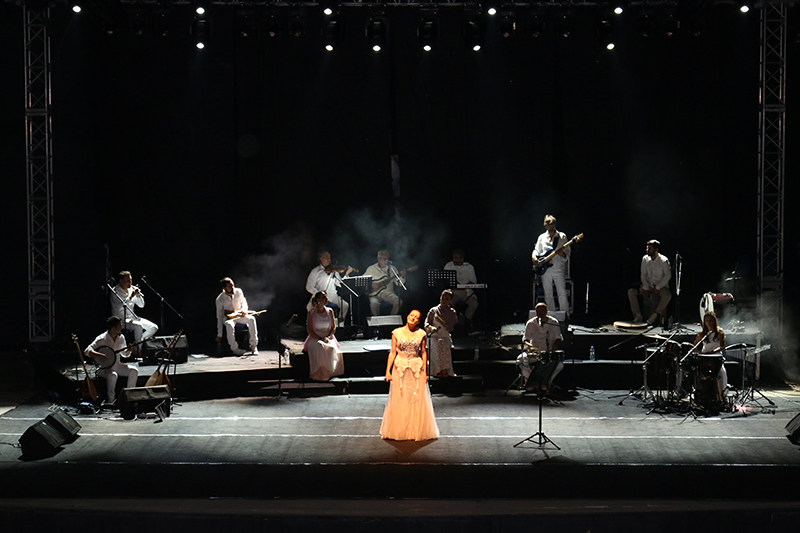 Kardeş Türküler – Candan Erçetin / İzmir Kültürpark Açıkhava Tiyatrosu